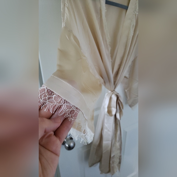Real Silk Kimono - Picture 2 of 3